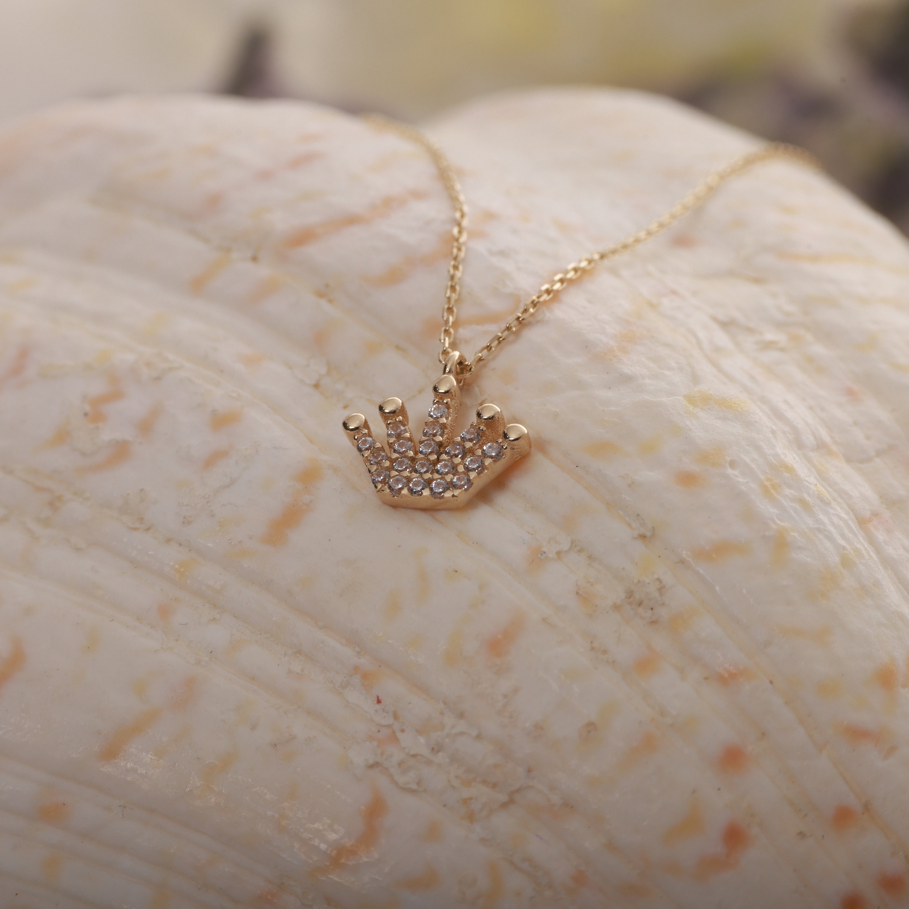14K Gold Crown Necklace, Queens Crown Pendant, Solid Gold Crown Charm, Christmas Gift, Gift for Sister, Delicate Necklace - Etsy 14K Gold Crown Necklace, Queens Crown Pendant, Solid Gold Crown Charm, Christmas Gift, Gift for Sister, Delicate Necklace - Etsy
