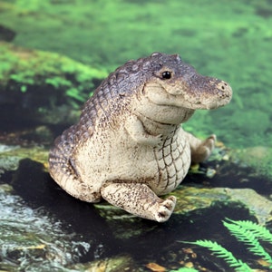 Cute clay Alligator Sculpture: Adorable Crocodile Figurine for Tea Lovers