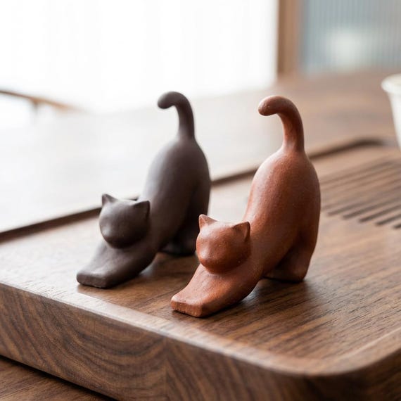 Cat Stretch Tea Pet Figurine Handmade Purple Clay Tea Ceremony Decor Chinese Tea Table Ornament Gift Collectible Statue Cat  for Tea Lover
