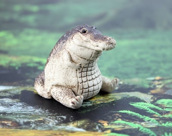 Cute clay Alligator Sculpture: Adorable Crocodile Figurine for Tea Lovers