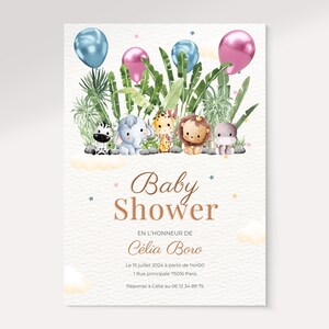 Pu&ograve; includere: Un invito per un baby shower a tema giungla. L'invito presenta un'illustrazione ad acquerello di una zebra, un elefante, una giraffa, un leone e un ippopotamo circondati da foglie verdi e palloncini blu e rosa. Il testo sull'invito recita "Baby Shower" e "En l'honneur de Celia Boro".