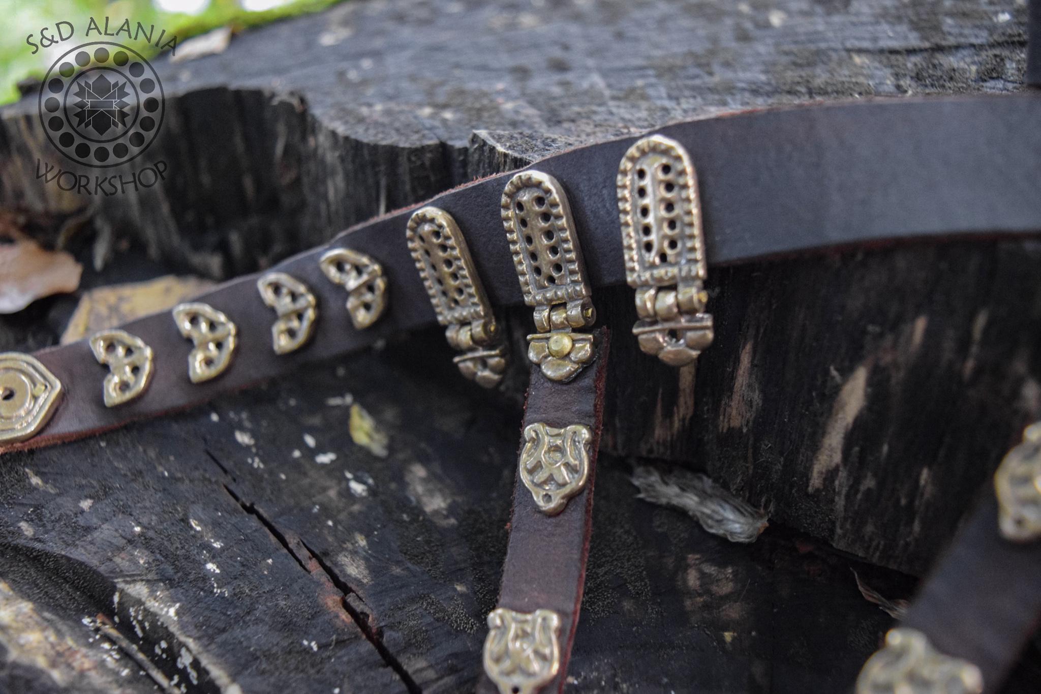 【関税＆送料込み】ChloAC Belts E Braces Concho Belt,stretch Belt, Leather, Stretchy,silver Tone
