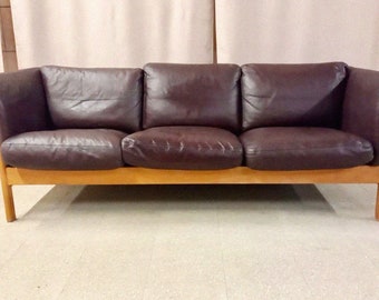 Dänisches Vintage-Dreisitzer-Sofa aus braunem Leder mit Holzrahmen, Ledercouch aus den 1960er Jahren, Ledersofa, Ledersofa, Vintage-Ledersofa