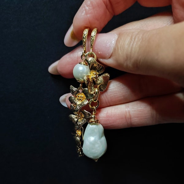 Asymmetric earrings with baroque pearl, Floral mismatched earrings, Modern long earrings, Elegant wedding earrings, Mismatch earrings