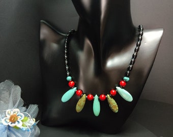 Choker necklace with large natural houlite tears, Necklace in red and turquoise, Boho style Cillana with howlite, coral and obsidian