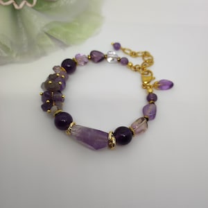 Modernes Armband mit Amethyststeinen, Elegantes Armband mit natürlichem Amethyst, Lila Stein Armband, Elegantes Amethyst Armband, Geschenk für sie