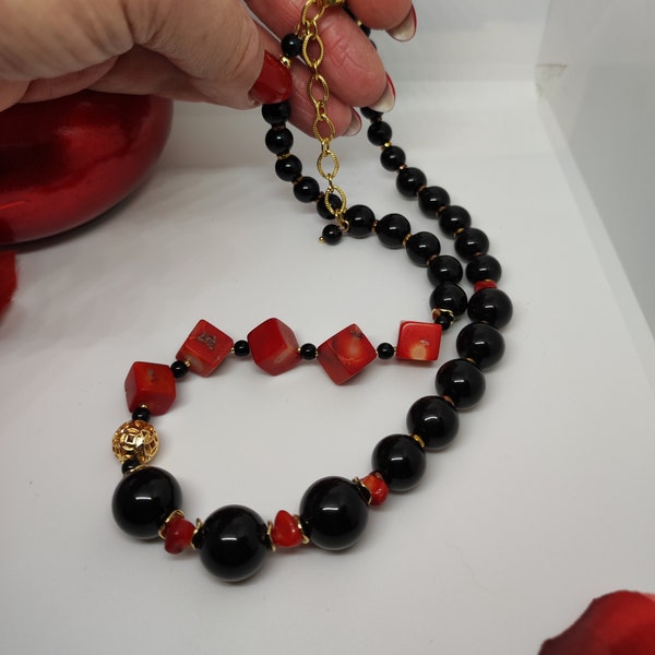 Necklace with natural coral cubic beads and black agate beads, Red and black necklace, Summer necklace, Elegant gemstone necklace