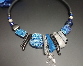 Collana girocollo d'arte con diverse pietre preziose grosse, Collana tribale, Collana di pietre elegante, Collana di pietre moderna