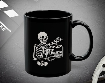 Taza de cerámica negra "Mantén la cinematografía humana" de 325 ml y 400 ml. Regalo para guionistas, directores, actores, productores, jefes de iluminación, editores de vídeo y directores de fotografía.