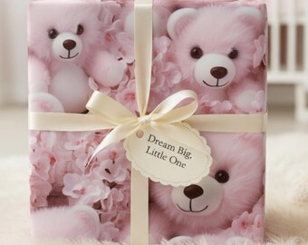 Papel de embrulho floral com ursinho de pelúcia rosa, ideal para chá de bebê e aniversário infantil.