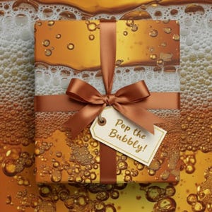 Papel de regalo con burbujas de cerveza: papel de regalo color ámbar dorado, bebida espumosa