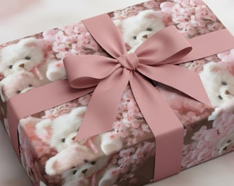 Papel de embrulho para chá de bebê: ursinho de pelúcia e flores em tons pastel rosa.