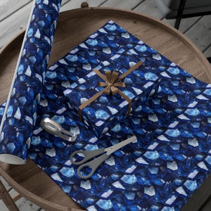 Carta da regalo con topazio blu, carta da regalo con pietre preziose, carta da regalo con pietra portafortuna di dicembre, carta decorativa blu lucida per tutte le occasioni