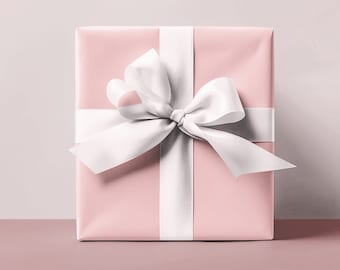 Cadeauverpakking rozenkwarts: inpakpapier met elegante roze bloemen, rol effen