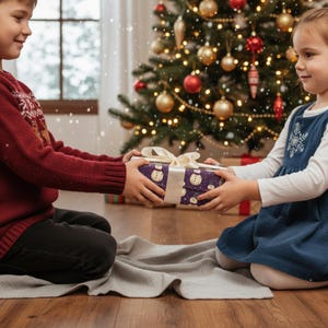 Donkerpaars kerstcadeaupapier met sneeuwpopmotief, feestelijk wintercadeaupapier afbeelding 2