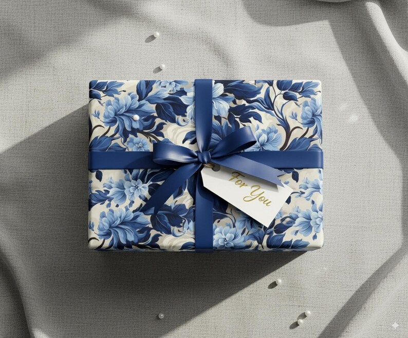 Papel de regalo de boda con diseño floral azul y elegante estampado floral. imagen 5