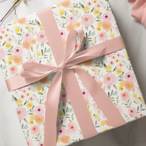 Frühlingsblumen Blumen Rosen Geschenkpapier Aquarell Boho Geschenkpapier Gelb Rosa Farbtöne Elegant Gepresst Blumen Geschenkpapier Ostern