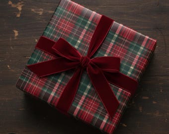 Plaid Christmas Wrapping Paper, Tartan Pattern Holiday Gift Wrap Roll: Red & Green