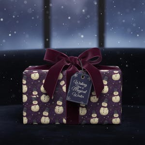 Donkerpaars kerstcadeaupapier met sneeuwpopmotief, feestelijk wintercadeaupapier afbeelding 3