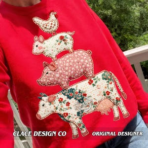 Może przedstawiać: Zestaw trzech ceramicznych kubków z nakrapianym, matowym wykończeniem. Kubki są w odcieniach kremu, jasnoszarym i ciemnoszarym. Każdy kubek ma prosty, minimalistyczny design.