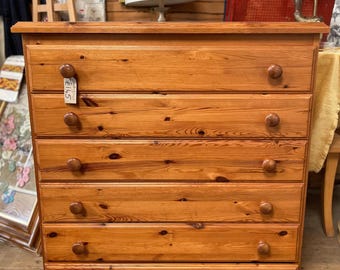 Small pine chest of drawers