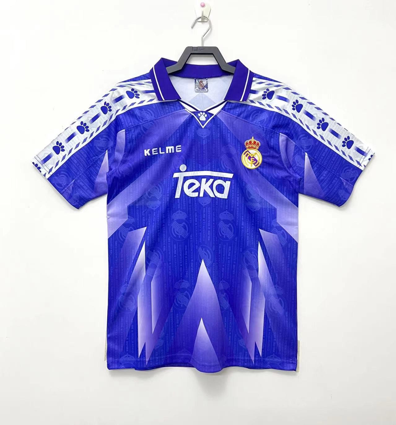 PES 2011 - Real Madrid New Kits 11/12 [Home & Away] + Download