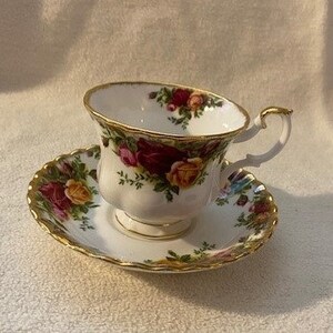 Royal Albert Old Country Roses Teacup & Saucer