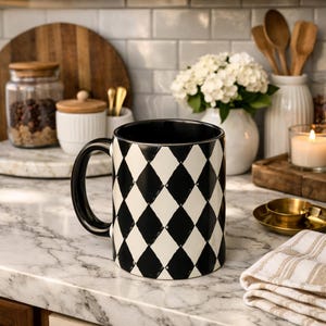 Svartvit rutig kaffemugg med schackrutmönster, tekopp 30 cl, 45 cl present till bästa vän