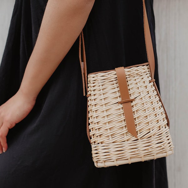 Besace Handbag in Wicker and Handmade Leather Made in France