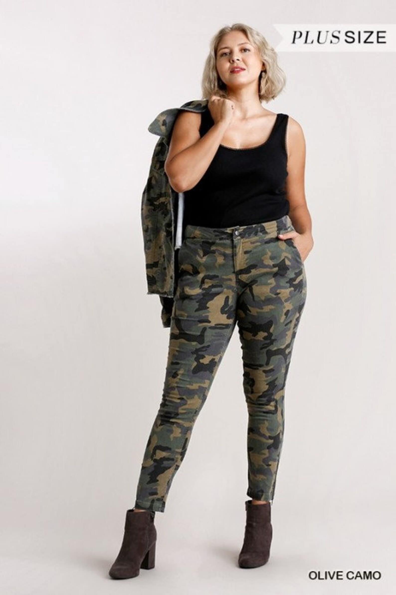 Women's Plus Size Camouflaged Pants 