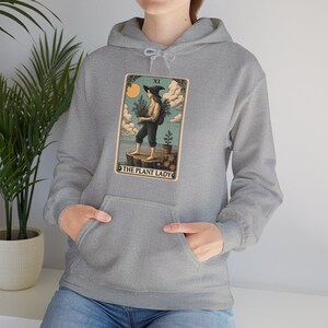 Sudadera con capucha de la carta del tarot de la señora de las plantas, sudadera de la bruja botánica, suéter para amantes de la naturaleza, suéter de la mamá de las plantas, sudadera con capucha de la bruja del jardín