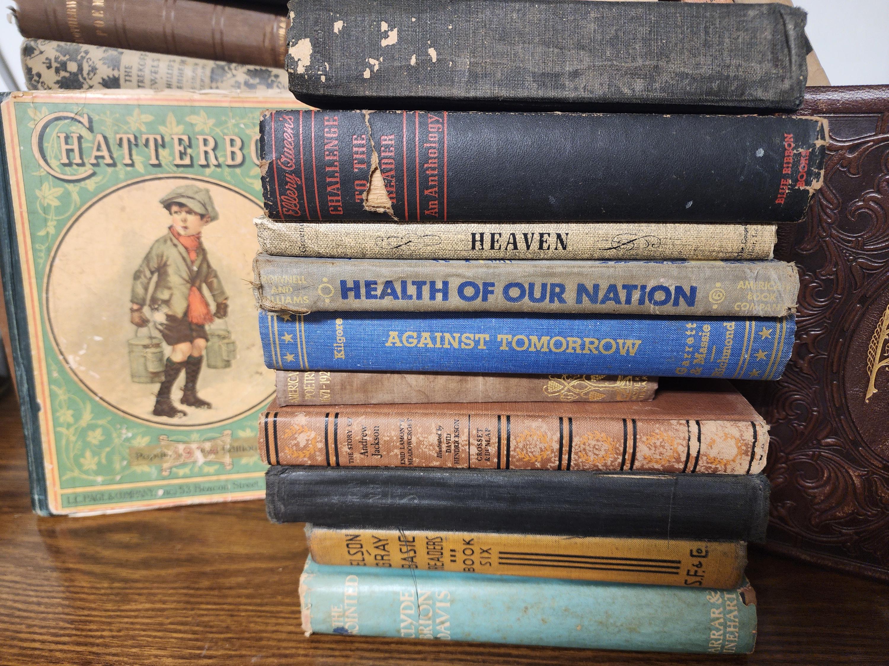 Set of 8 Vintage Books Hardcover, Aesthetic Bookshelf, Book Set ...