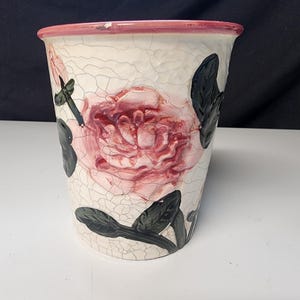 Floral Hand‑Painted Ceramic Pot with Craquelure Glaze, Small Vintage‑Style Planter, Shabby Chic Cottage Decor