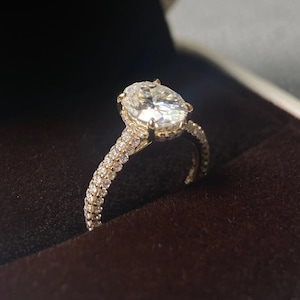 1,5 CT Oval Cut Moissanite Verlobungsring 14k Gelbgold Ehering Versteckter Halo Jahrestagsring Versprechensring für Frau Geschenk für sie