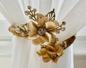 Set of 2 Christmas flowers rhinestone crochet clips for thick curtains.