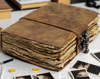 Diario vintage in pelle con lucchetto, Libro delle Ombre, Grimorio, Libro degli Incantesimi fatto a mano, Taccuino con carta dai bordi sfrangiati, Diario di stregoneria, Diario di viaggio