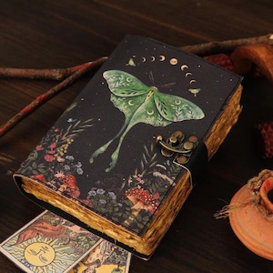 Diario in pelle Luna Moth da 400 pagine, Grimorio vintage della foresta dei fiori, Libro delle ombre fatto a mano, Libro degli incantesimi, Diario magico gotico pagano wicca, regalo