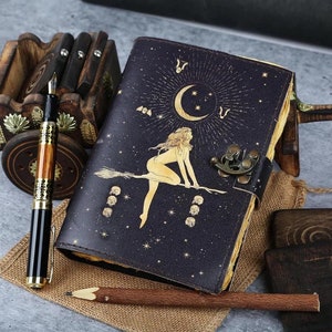 Diario vintage in pelle fatto a mano con sole e luna celesti • Carta con bordo frastagliato, diario grimorio del libro degli incantesimi delle ombre vuoto, regalo per lui e per lei