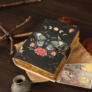 Libro degli incantesimi vuoto, diario delle ombre per uomini e donne, 200 pagine con chiusura a lucchetto, in pelle vintage fatta a mano, con bordo frastagliato, carta vintage