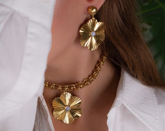 Flower choker, chunky gold necklace, waterproof necklace, flower pendant necklace, choker necklace for women, statement necklace, gift idea
