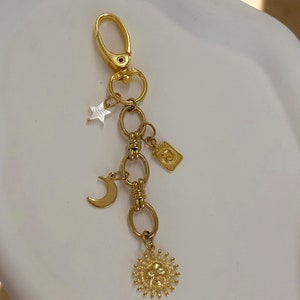 benutzerdefinierte Taschenanhänger, Gold Schlüsselanhänger Halter, Geldbörse Handtasche Zubehör, Handtasche anpassbare Initiale Sonne Charme, einzigartiges Geschenk für Sie