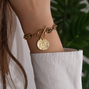 Guldhamrad myntberlockarmband, Toggle-berlockarmband, Djärv kedjearmband, Gåva till henne, tjock kedjearmband, boho armband för kvinnor