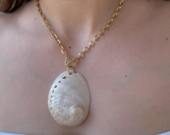 schelphangerketting, oversized schelpketting, dikke zomerketting, grote ketting met echte schelp, grote strandsieraden met schelp, statement