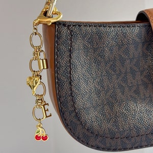 benutzerdefinierte Taschenanhänger, Gold-Schlüsselanhänger Halter, Handtasche Kette Handtasche Zubehör, Handtasche klobigen Charme, Geschenk für sie, luxe trendy personalisierten Charme