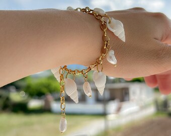 Bracelet de perles de coquillages, ensemble de bracelets, pile de bracelets, bijoux de plage d'été, bracelet de demoiselles d'honneur, cadeau pour elle, bijoux imperméables qui ne ternissent pas