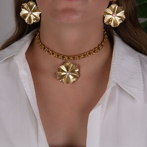 Flower choker, chunky gold necklace, waterproof necklace, flower pendant necklace, choker necklace for women, statement necklace, gift idea image 7