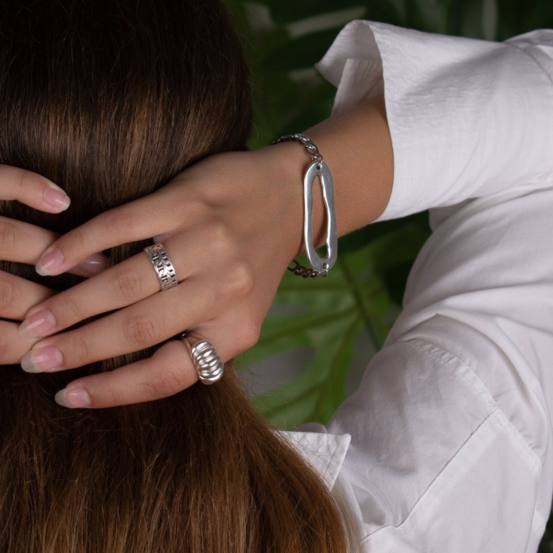 Perfect minimalist silver chain ring with a unique design ❤ Layer it easily with other rings from our shop.
Adjustable & statement ring. Great gift idea!

it is made of brass that has been immersed in 999° silver