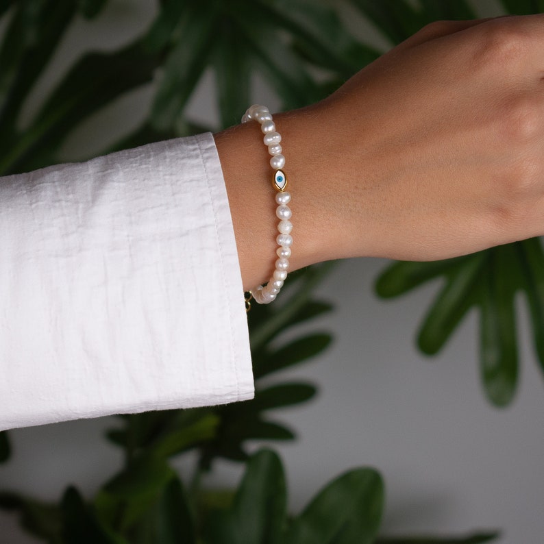 Handmade beaded bracelet. Real pearl bracelet with a dainty eye charm for women. The minimalist and delicate bracelet you will love! Dainty pearl bracelet comfortable and elegant, high-quality gift 💗
Perfect also for a bride or the bridesmaids ❤