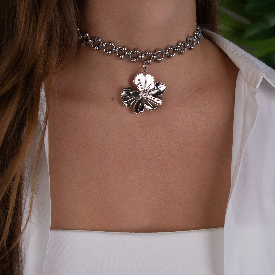 LA FERANI Ladies Silver Pendant Necklace - 75cm Chain With White Zirconia & Pearl Accents