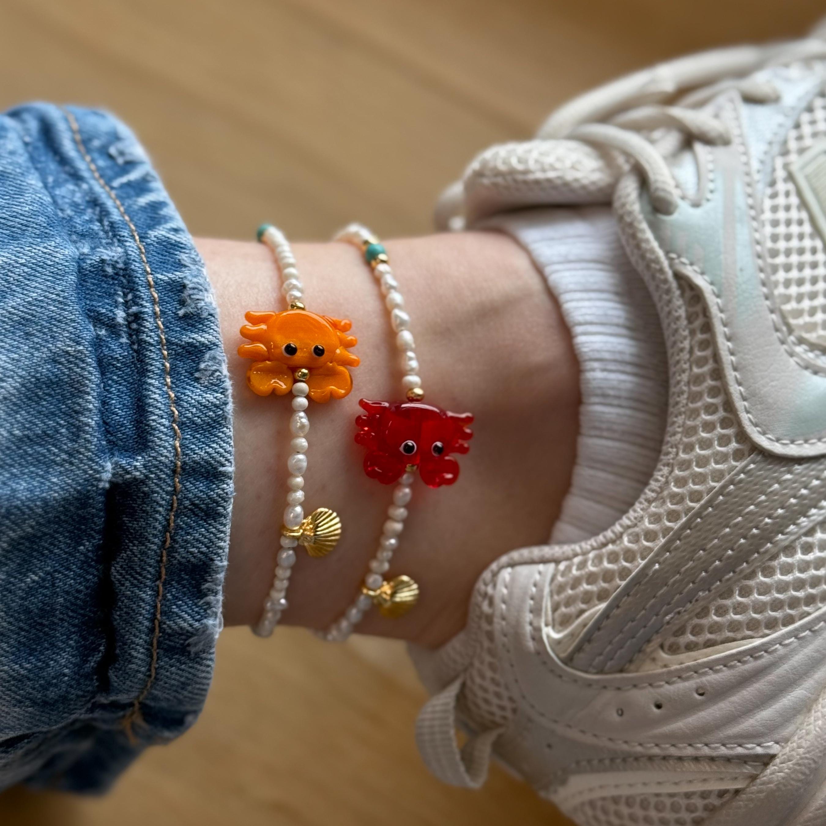 Turandoss 5 stuks armbanden dames goud - 14K vergulde stack set rekbare elastische parelarmband kleurrijke kralen / kralen / kruis verstelbare armbanden sieradenset voor vrouwen